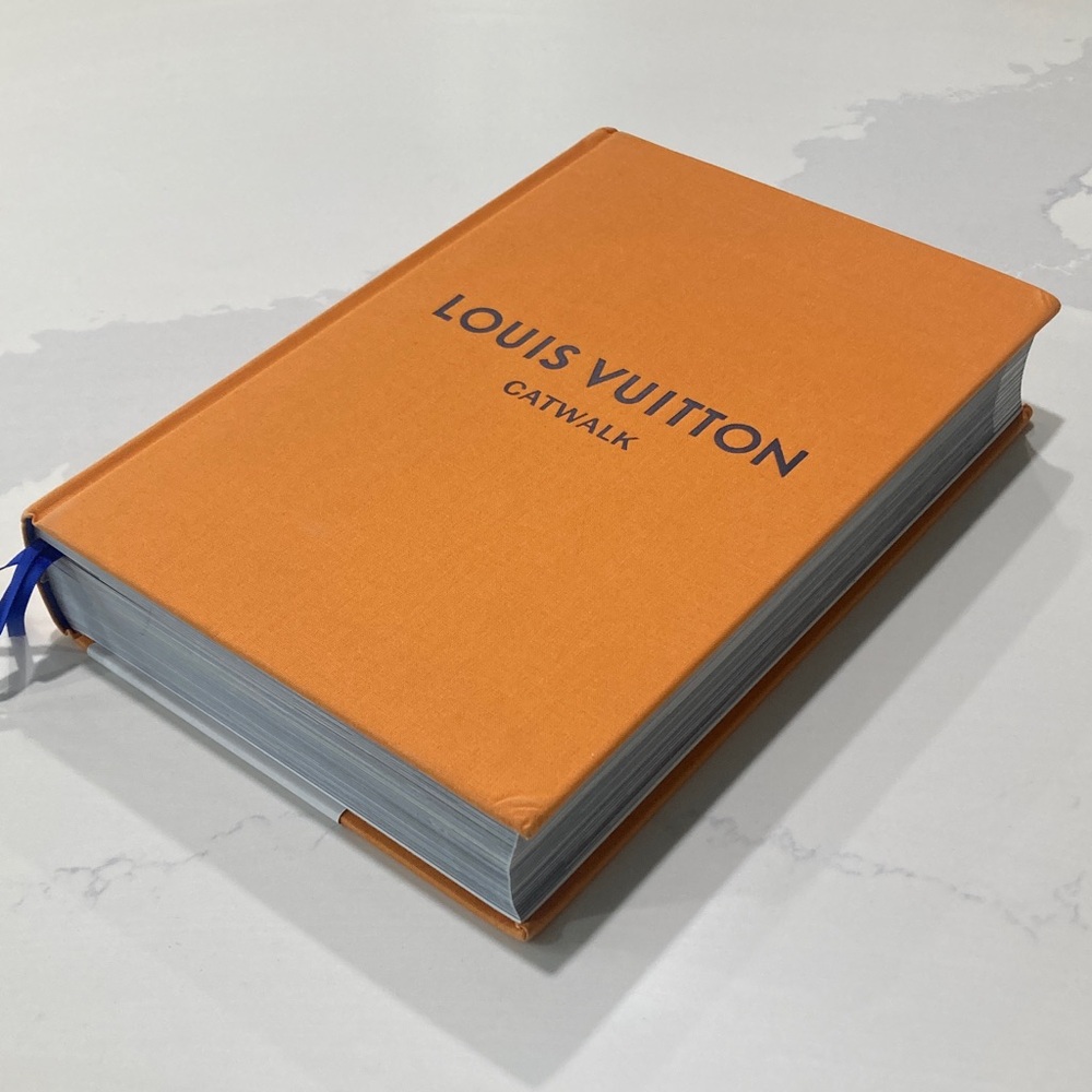 Louis Vuitton Catwalk Book - Picture 2 of 8